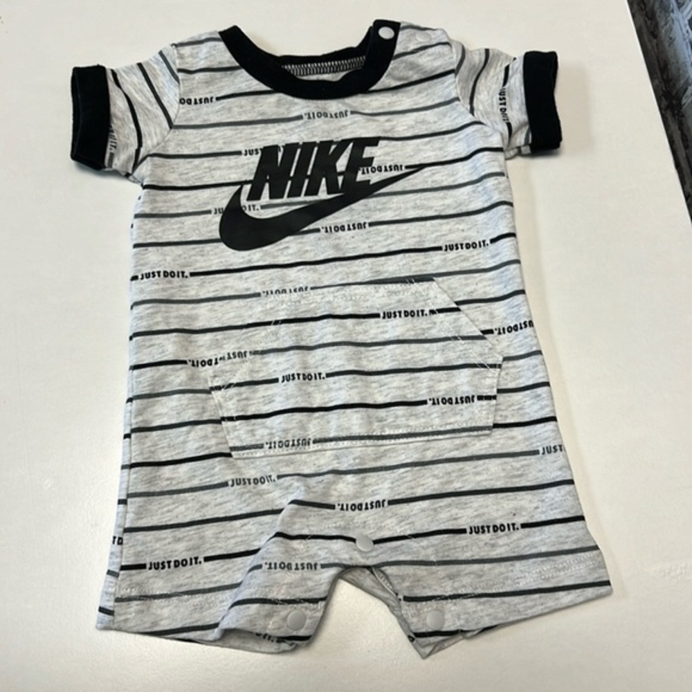 Nike‎ romper